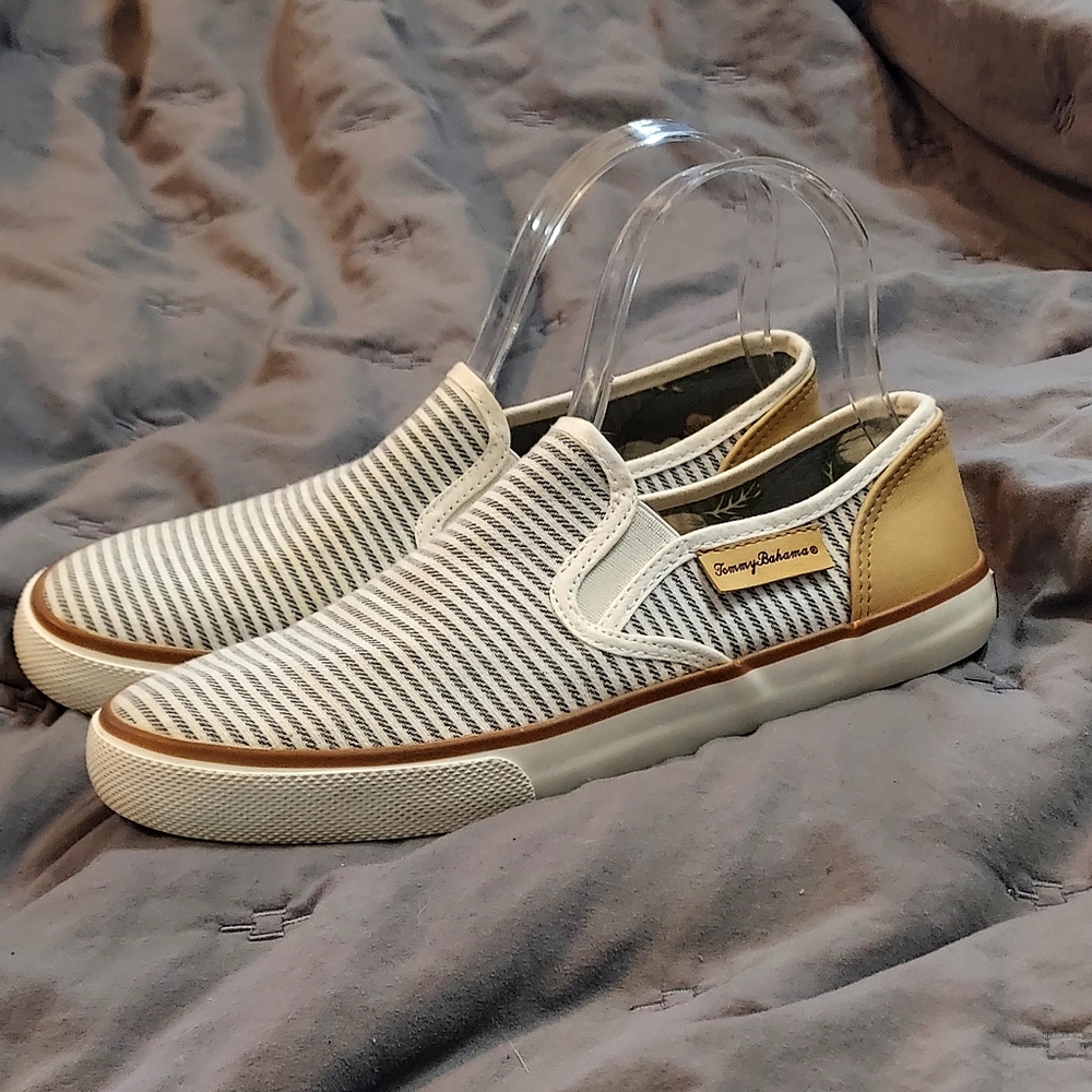 Tommy Bahama Women Gray Striped Canvas Slip On 7.5 Sneaker Loafer Boat D…